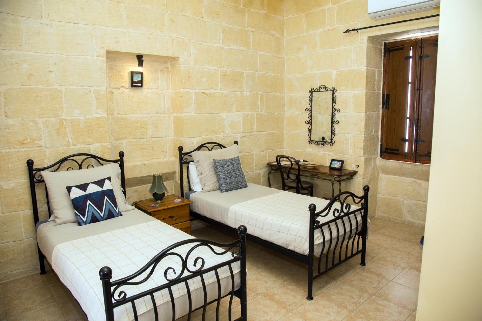 A La Maison B&B Xaghra Ngoại thất bức ảnh